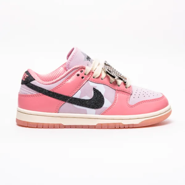 NK SB Dunk rosada - Image 2